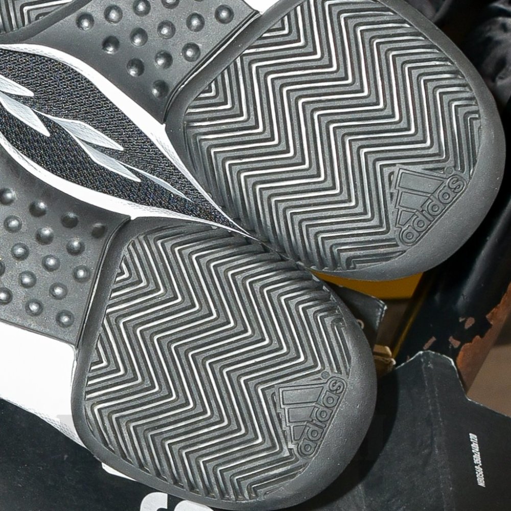 size 9.5 BLACK/WHITE Adidas Mens Athletic Shoe Game Spec Fx3650 - Picture 6 of 8